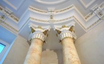 Имитация мрамора, золочение лепнины.
